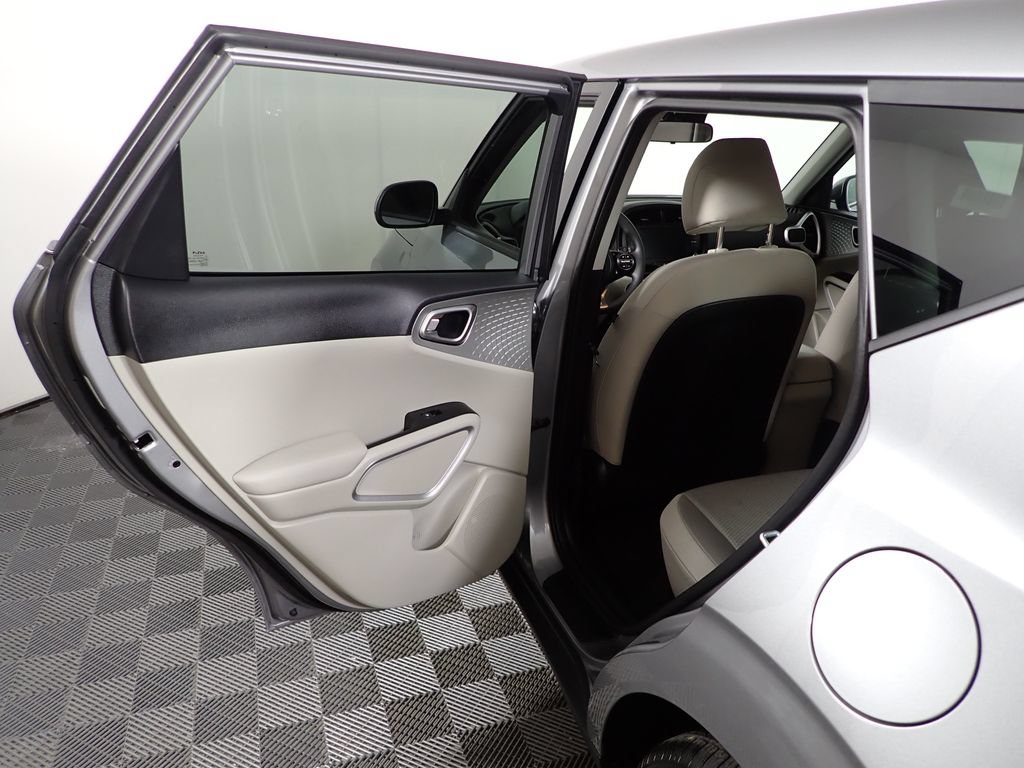 Used 2025 Kia Soul LX w/ LX Technology Package FWD image 35
