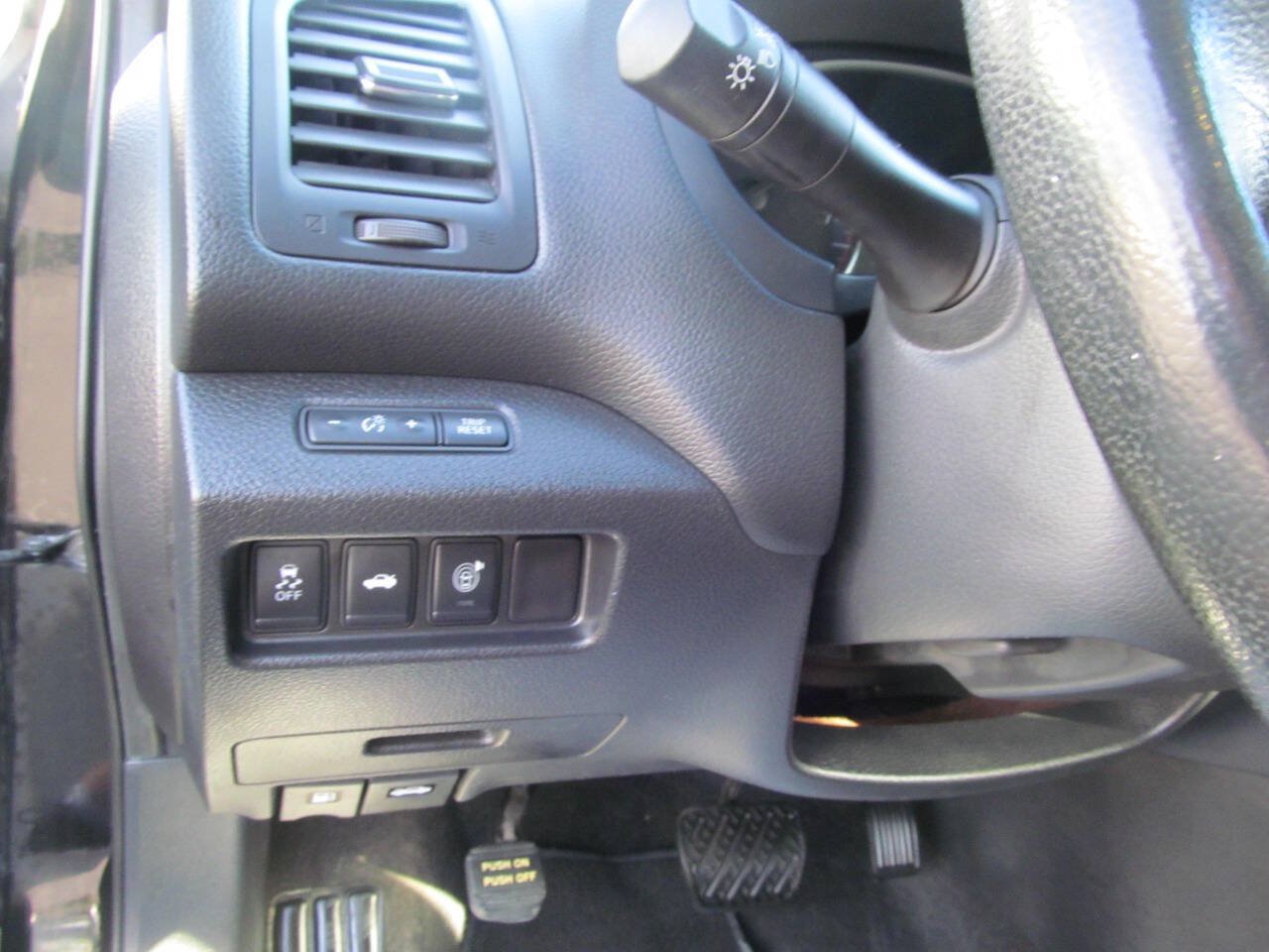 Used 2015 Nissan Altima 2.5 SV w/ Convenience Package FWD image 13