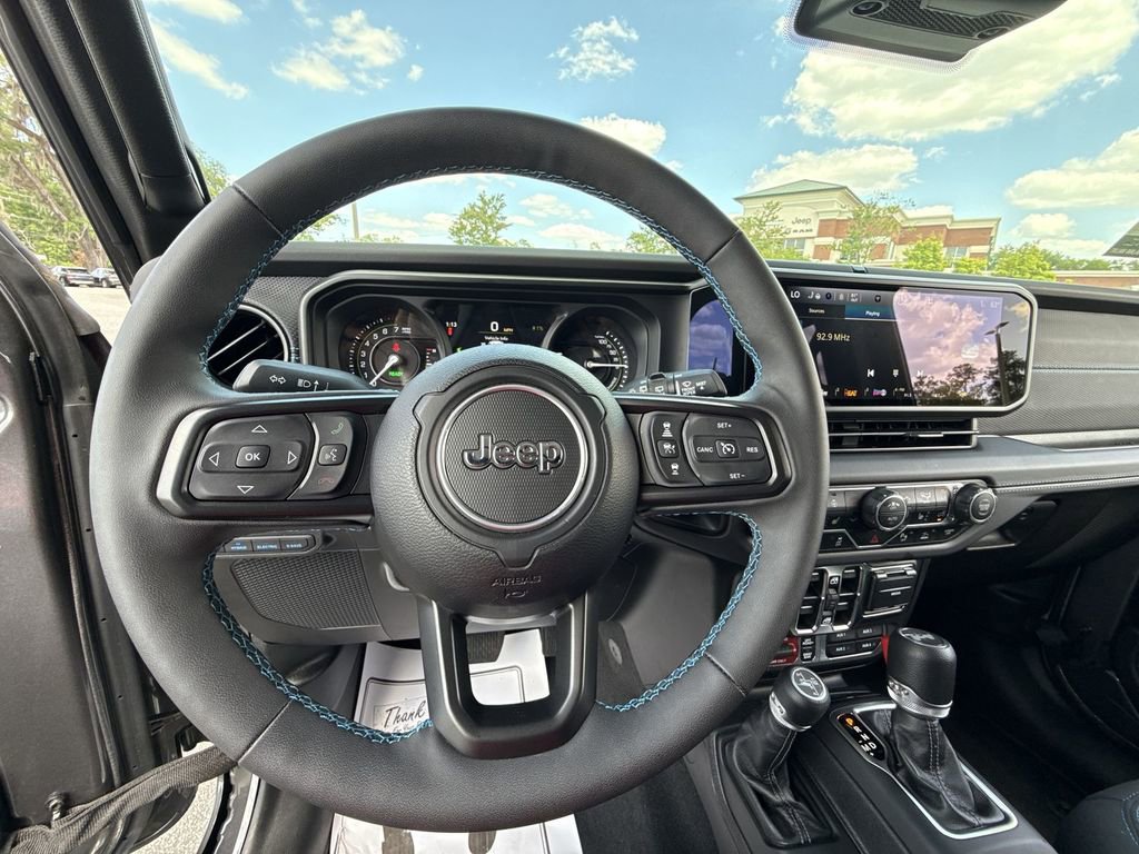 Used 2025 Jeep Wrangler Unlimited Rubicon 4xe w/ Safety Group AWD/4WD image 13