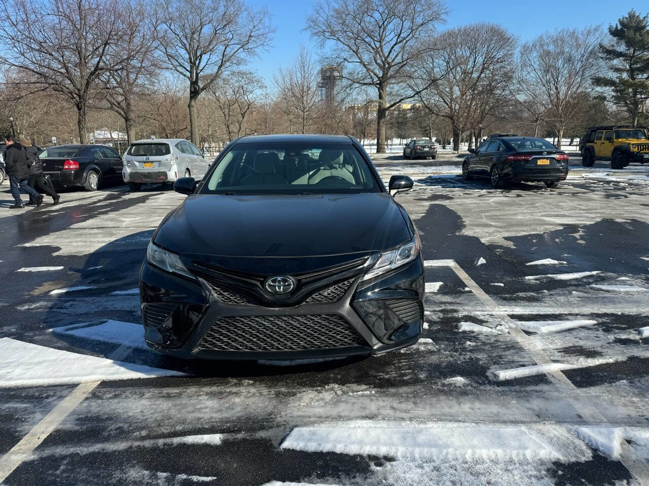 Used 2018 Toyota Camry SE w/ Protection Package (Q2) image 3