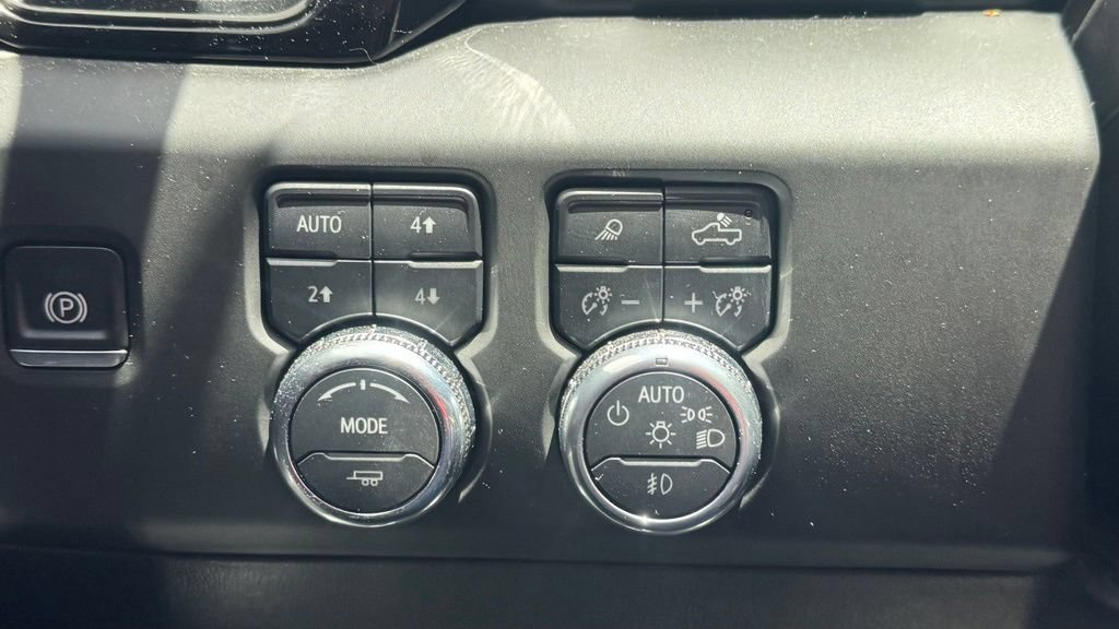Used 2024 GMC Sierra 1500 AT4 w/ Technology Package AWD/4WD image 26