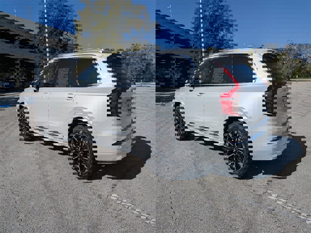 New 2026 Volvo XC90 B6 Plus w/ Protection Package Premier image 4