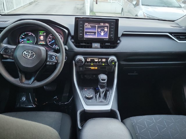 Used 2022 Toyota RAV4 XLE AWD/4WD image 9