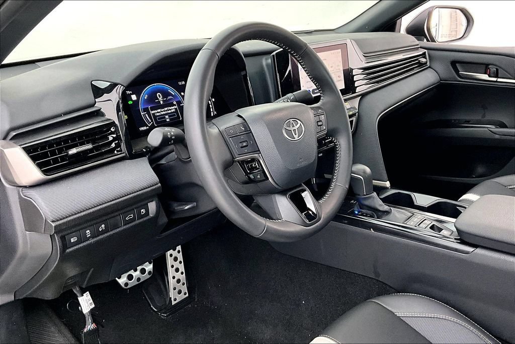 Used 2026 Toyota Camry SE w/ Convenience Package FWD image 12