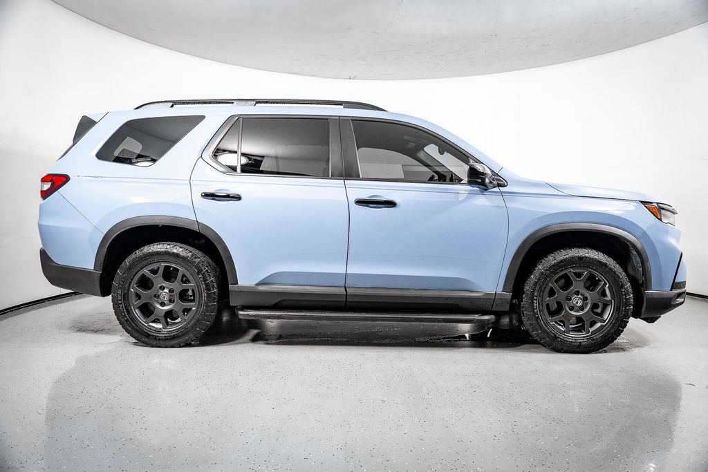 Used 2025 Honda Pilot TrailSport image 3