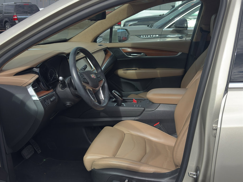 Used 2017 Cadillac XT5 Platinum w/ Driver Assist Package AWD/4WD image 7