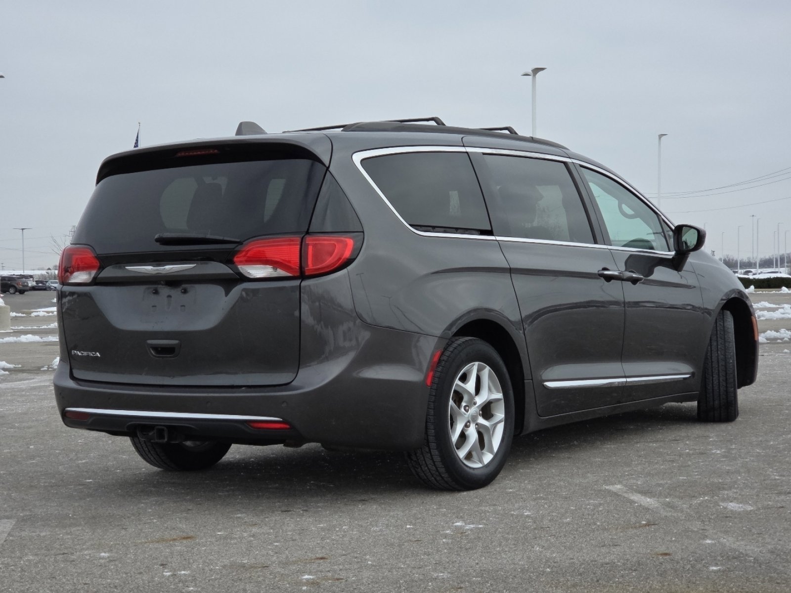 Used 2017 Chrysler Pacifica Touring-L w/ Tire & Wheel Group image 15