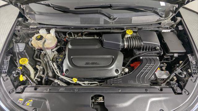 Used 2023 Chrysler Pacifica Touring-L FWD image 33
