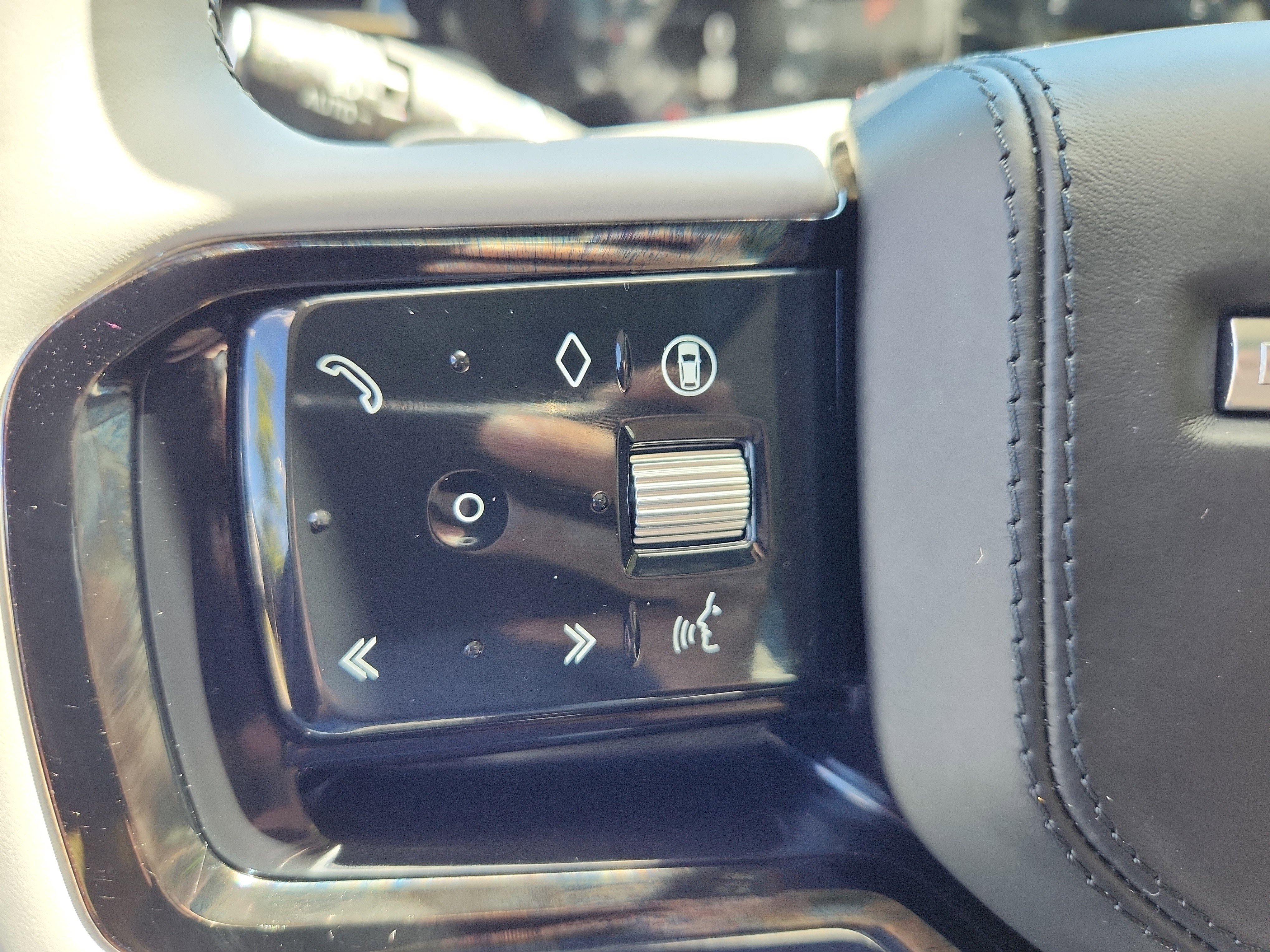 Used 2025 Land Rover Range Rover Velar S image 19