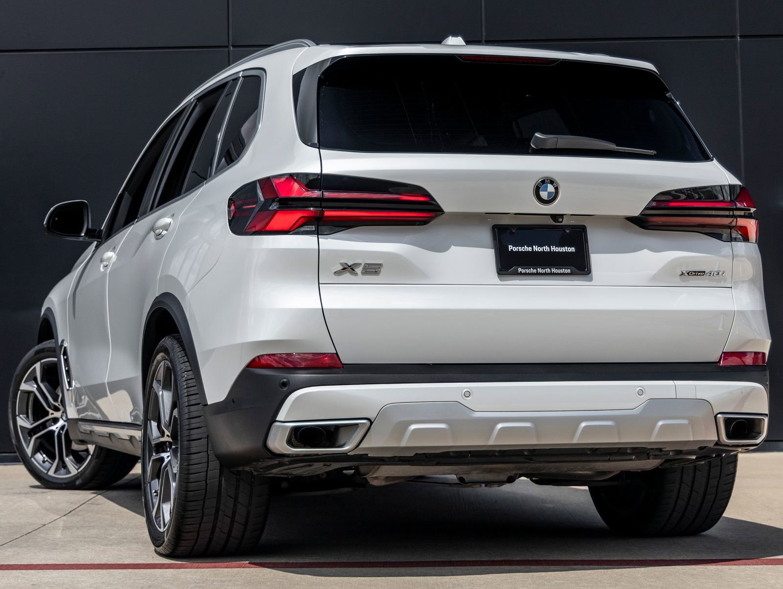Used 2024 BMW X5 xDrive40i w/ Parking Assistance Package image 6