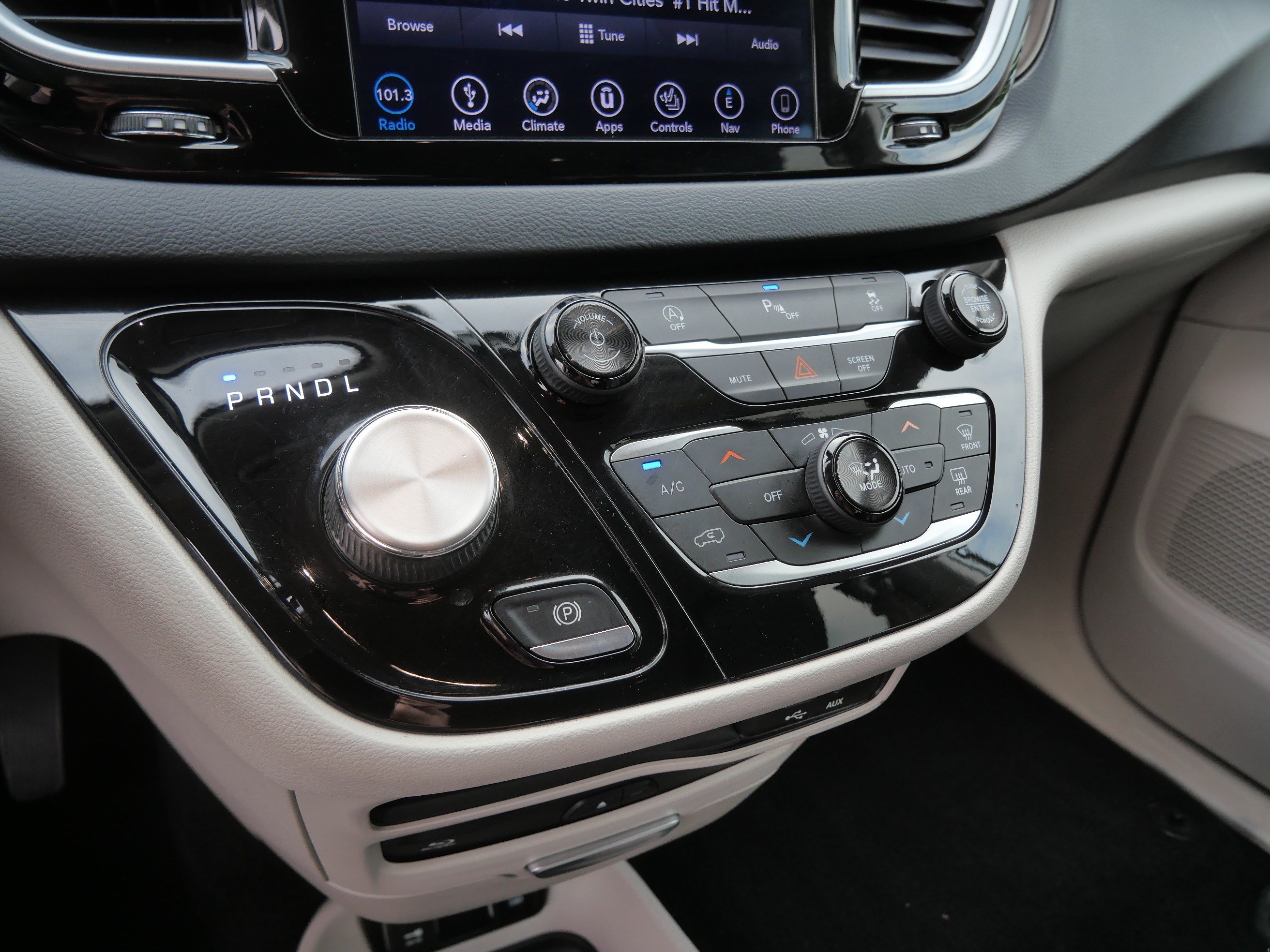Used 2018 Chrysler Pacifica Touring-L Plus FWD image 24