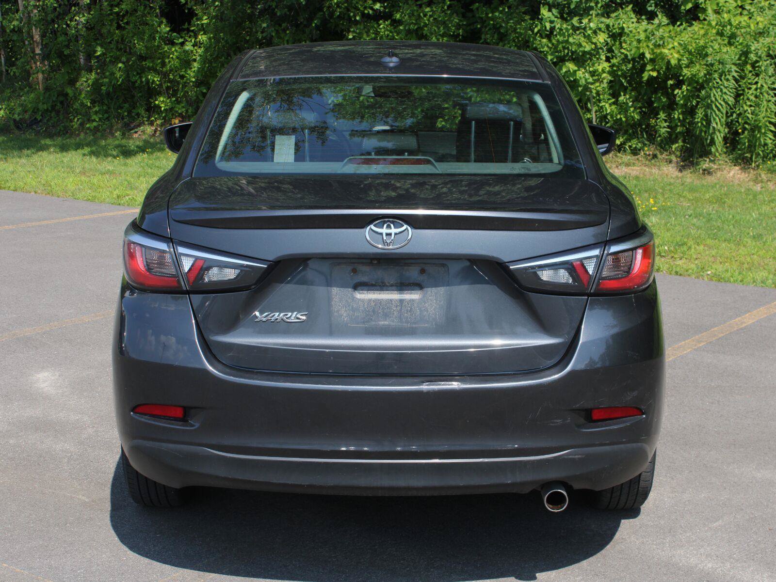 Used 2019 Toyota Yaris LE FWD image 5