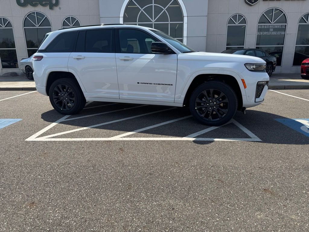 New 2026 Jeep Grand Cherokee Limited AWD/4WD image 2