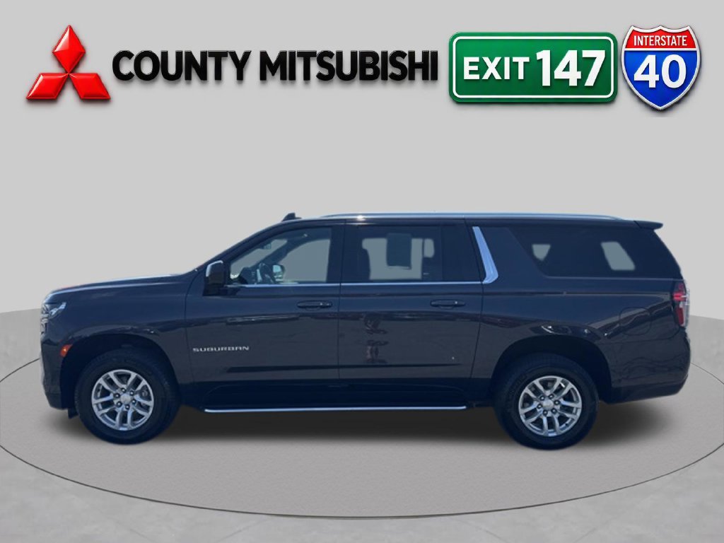 Used 2023 Chevrolet Suburban LT RWD image 3