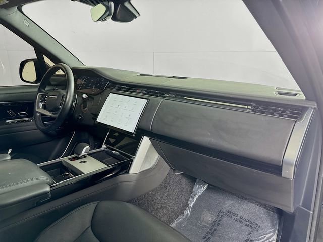 Certified 2025 Land Rover Range Rover SE image 31