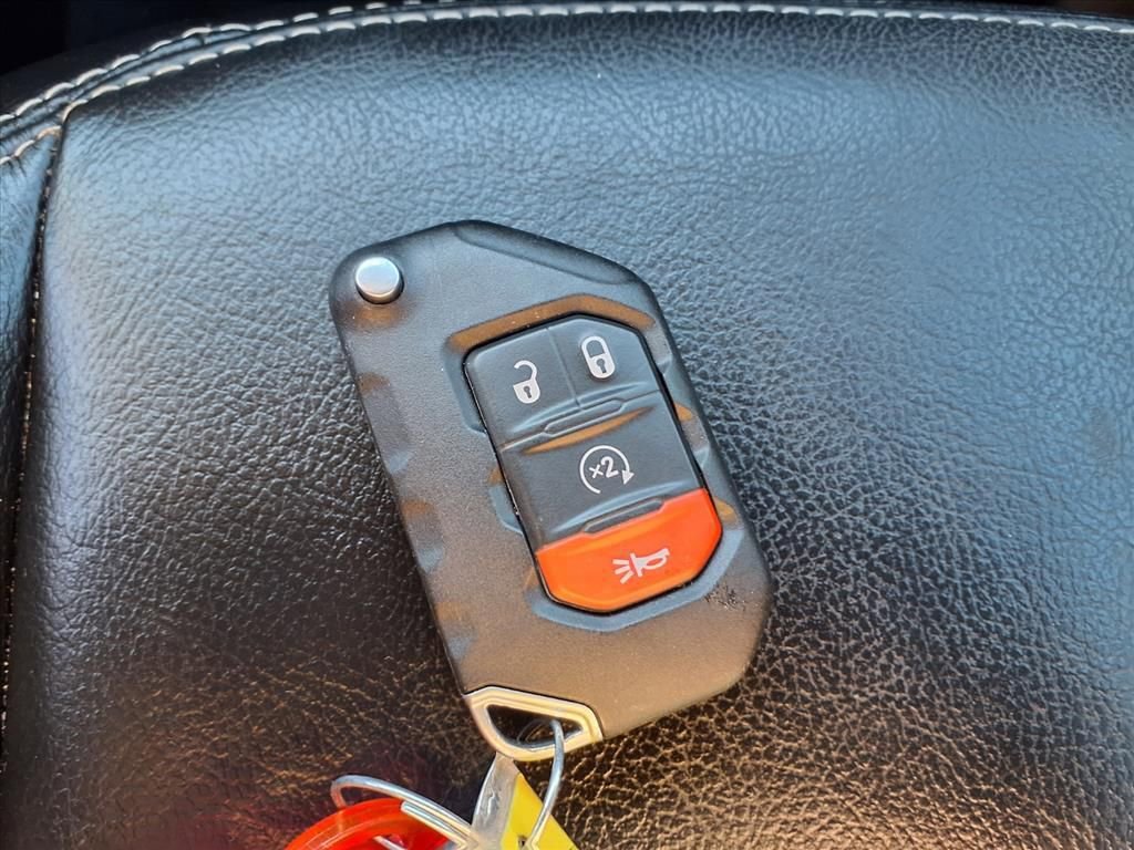 Used 2020 Jeep Gladiator Overland image 11