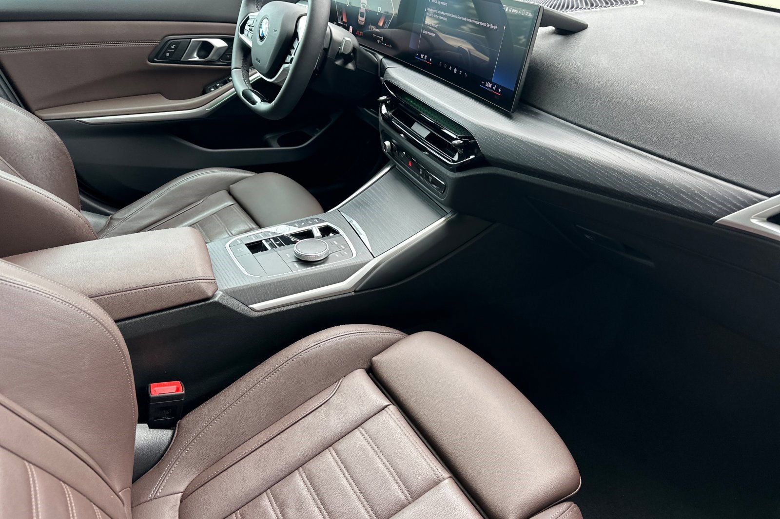 Used 2025 BMW 330i Sedan w/ Premium Package image 19