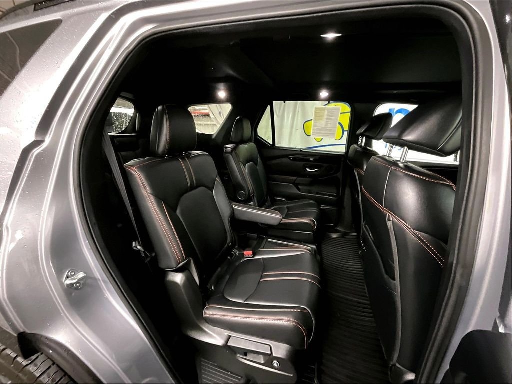 Used 2025 Honda Pilot TrailSport image 16