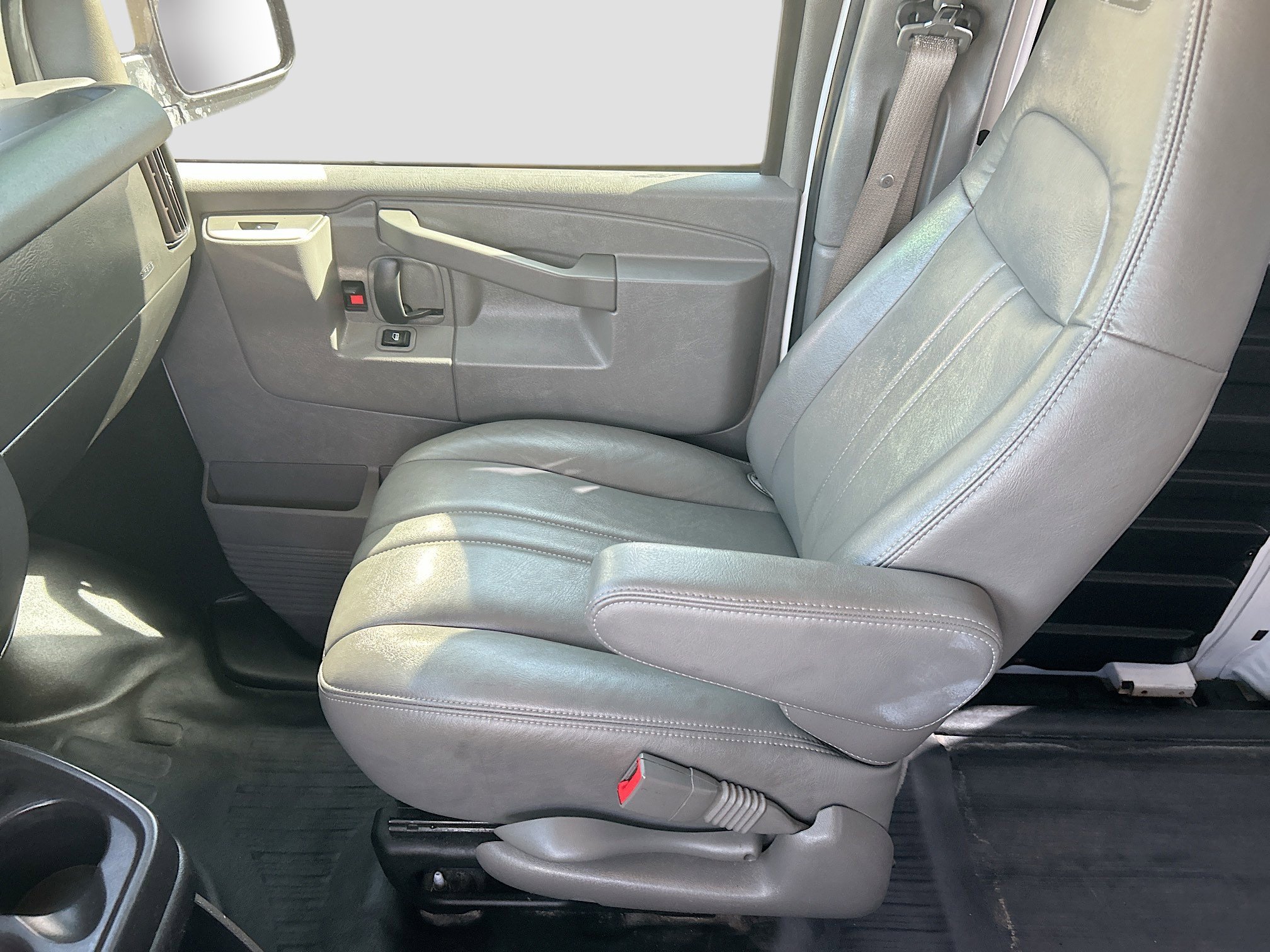 Used 2021 GMC Savana 2500 w/ Driver Convenience Package RWD image 21