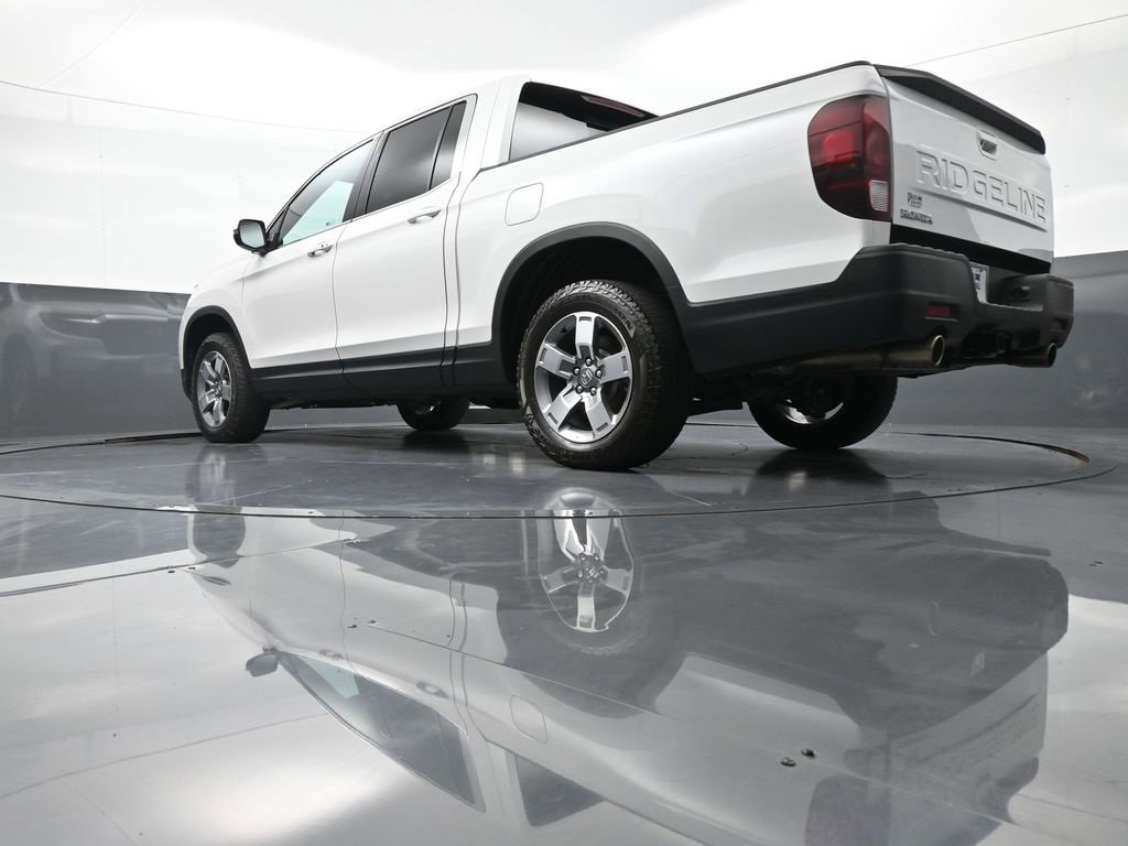 Certified 2025 Honda Ridgeline RTL image 32