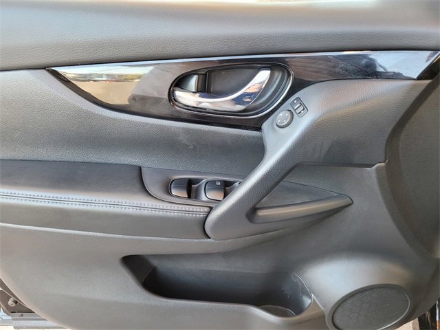 Used 2022 Nissan Rogue Sport SV image 22