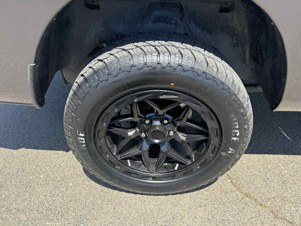 Used 2017 RAM 1500 Classic SLT AWD/4WD image 36