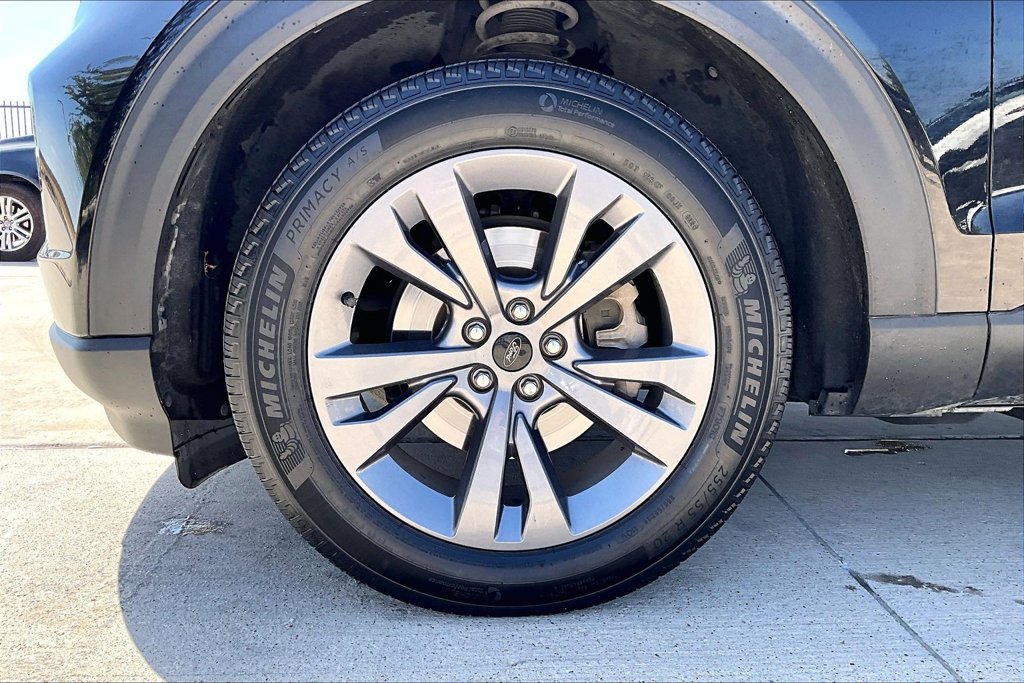 Used 2024 Ford Explorer XLT w/ Equipment Group 202A RWD image 11