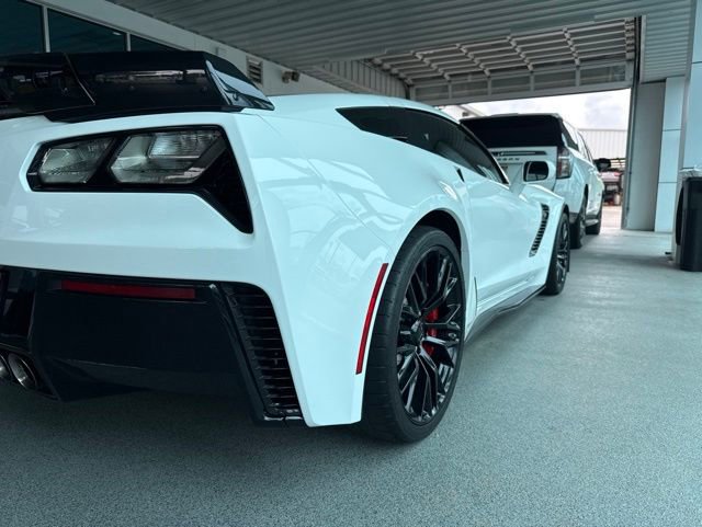 Used 2016 Chevrolet Corvette Z06 w/ Z07 Performance Package RWD image 5
