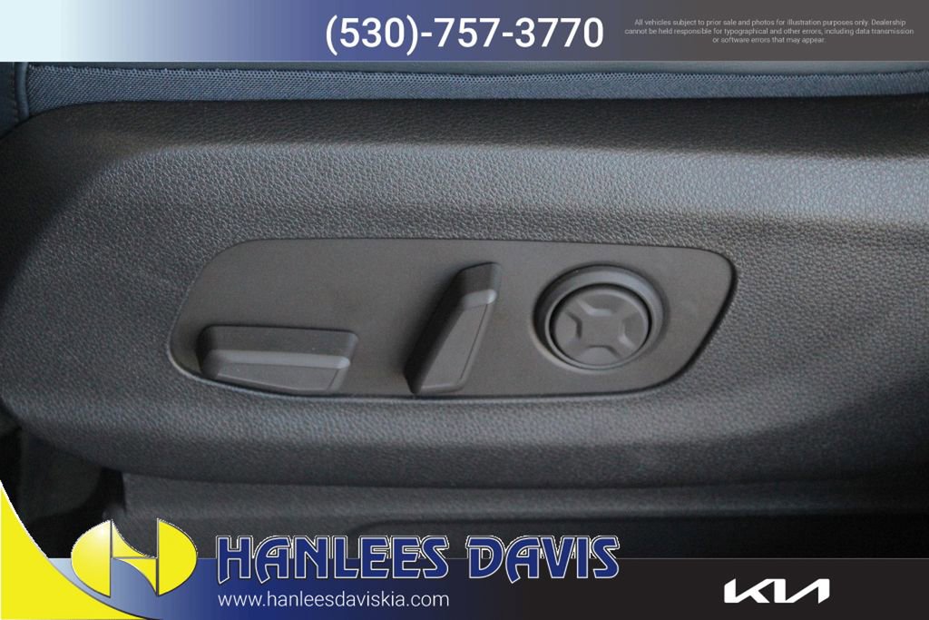 Used 2025 Kia Carnival SX FWD image 32