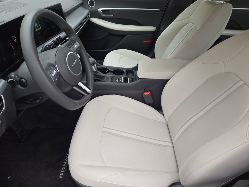 Used 2025 Hyundai Sonata SE image 9