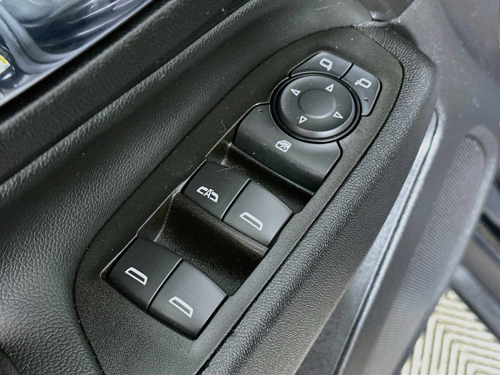 Used 2021 Chevrolet Equinox LT FWD image 17