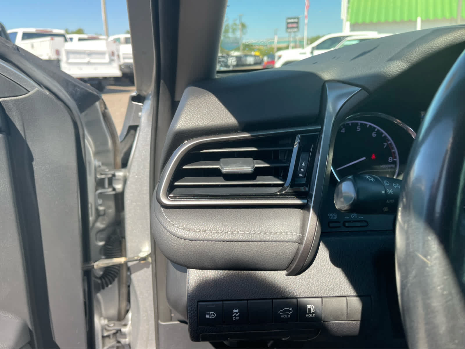 Used 2020 Toyota Camry SE FWD image 13
