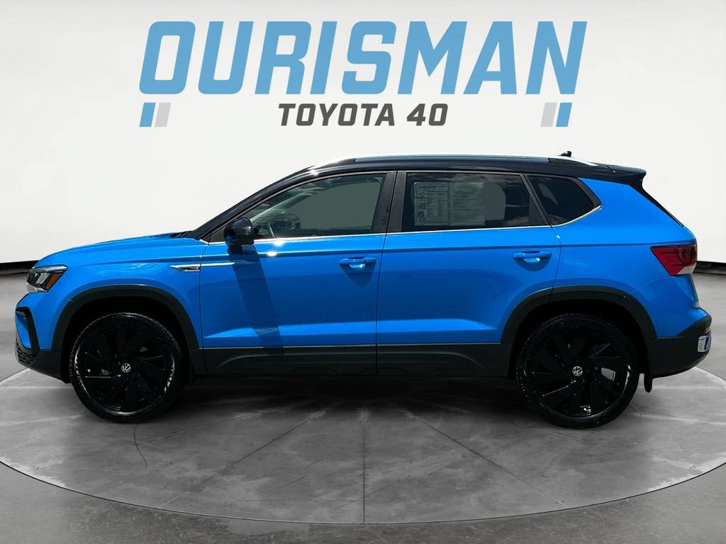 Used 2024 Volkswagen Taos SE w/ Panoramic Sunroof Package AWD/4WD image 4