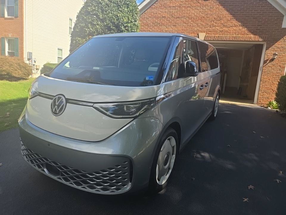 Used 2025 Volkswagen ID. Buzz 1st Edition w/ Cupholders Package RWD image 3