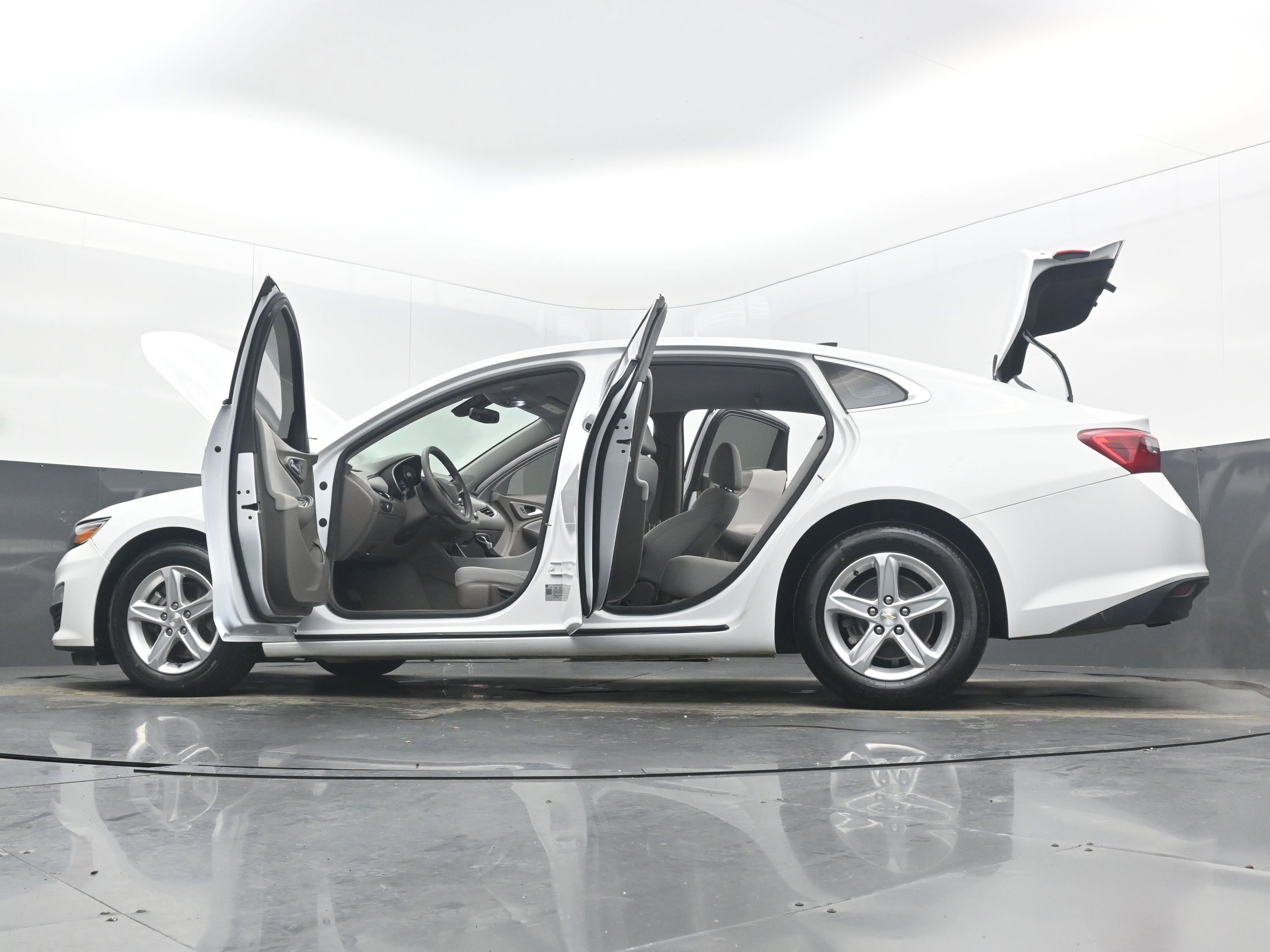 Used 2021 Chevrolet Malibu LS image 43