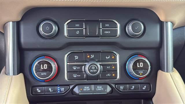 Used 2024 Chevrolet Suburban Premier RWD image 25