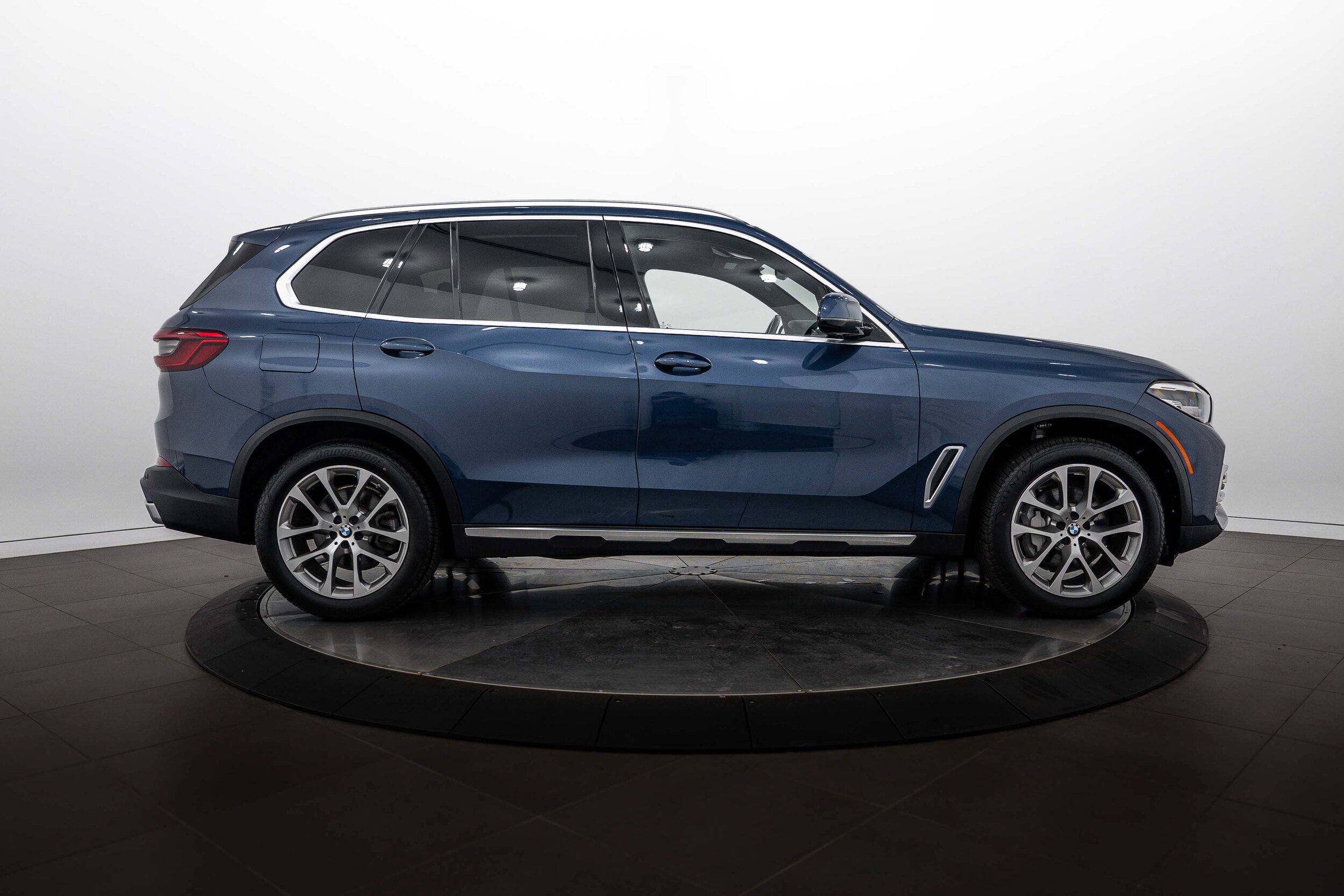 Used 2020 BMW X5 xDrive40i w/ Convenience Package AWD/4WD image 3