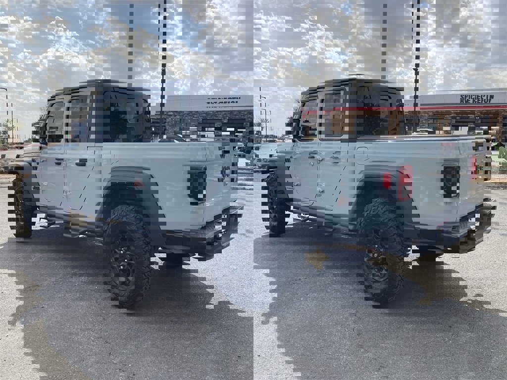 Used 2023 Jeep Gladiator Sport w/ Off Road Group image 7