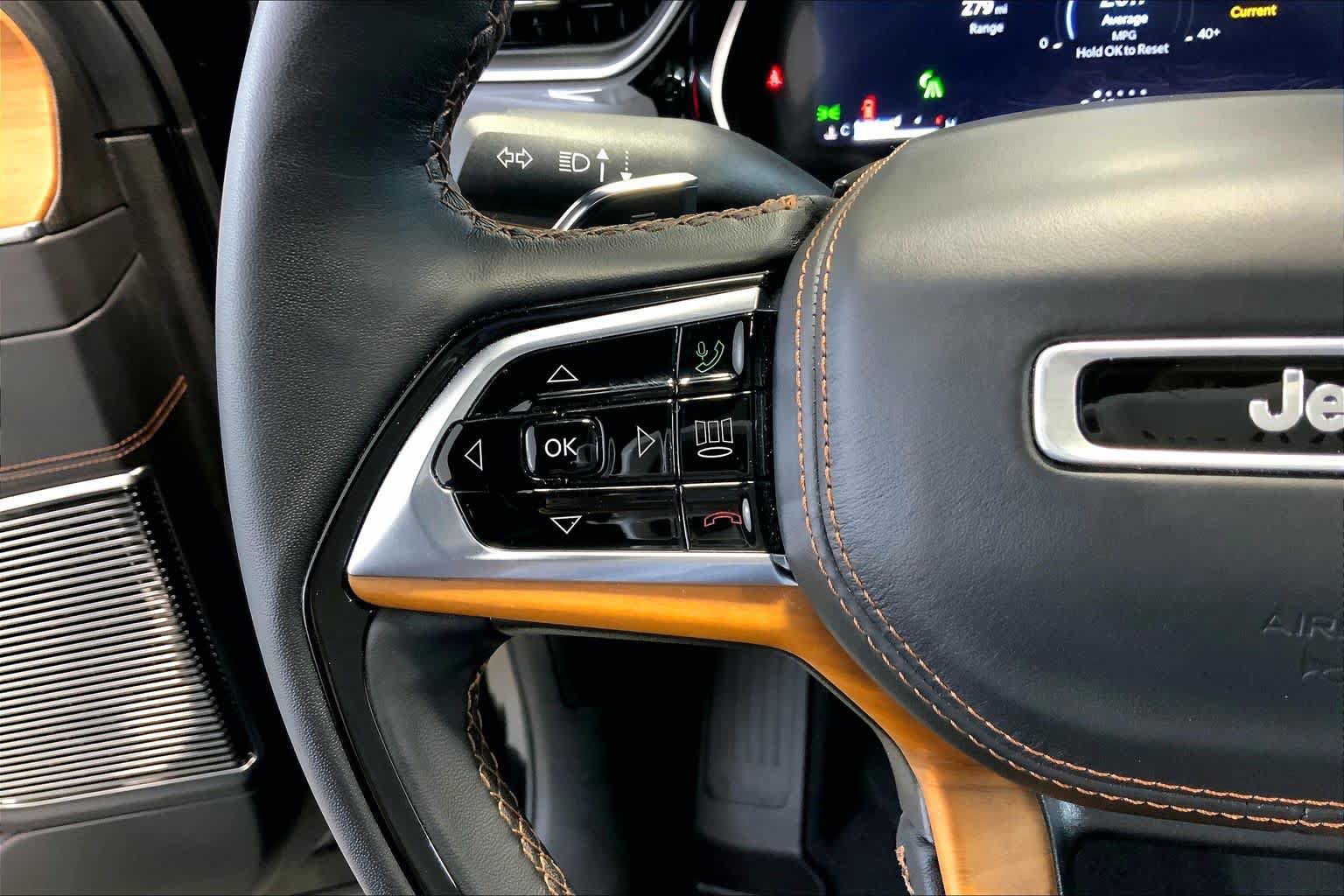 Used 2023 Jeep Grand Cherokee Summit AWD/4WD image 22