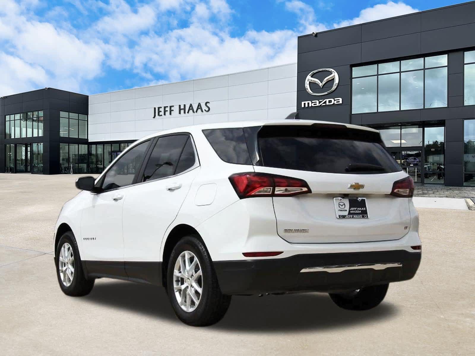 Used 2024 Chevrolet Equinox LT FWD image 2