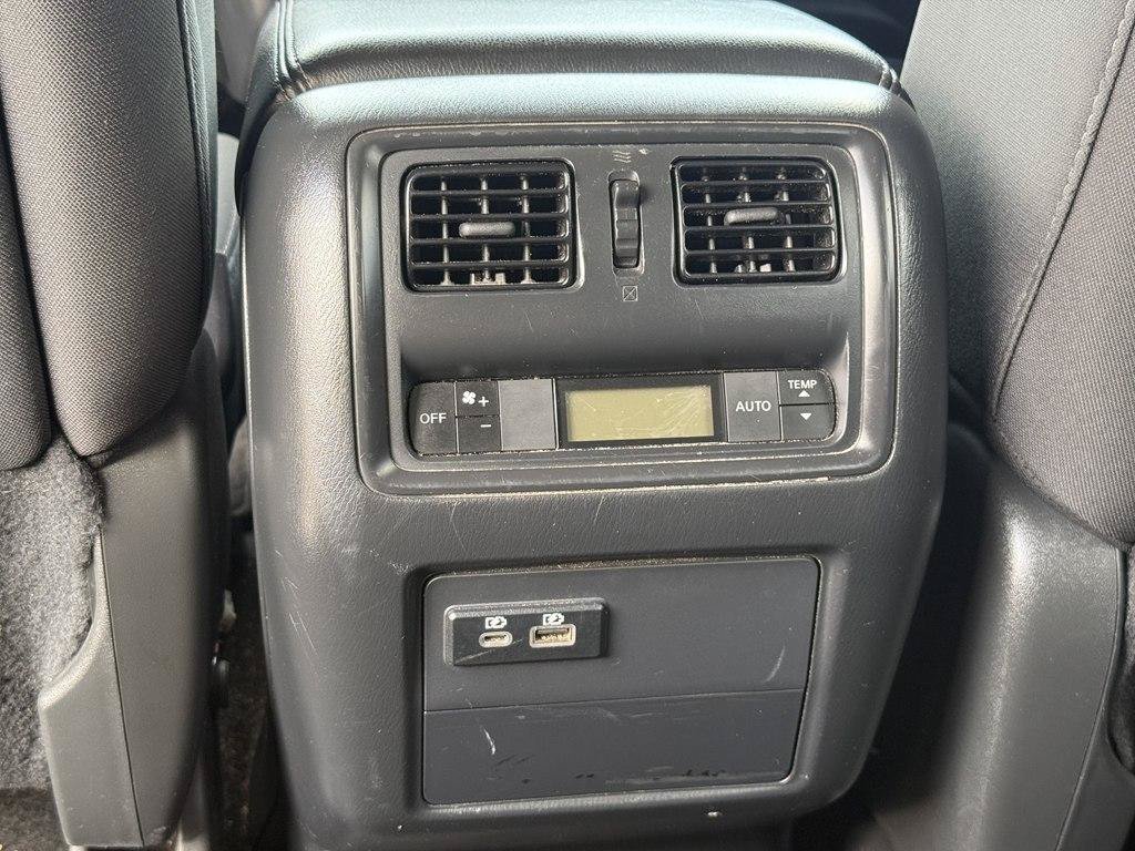 Used 2020 Nissan Pathfinder SV AWD/4WD image 16