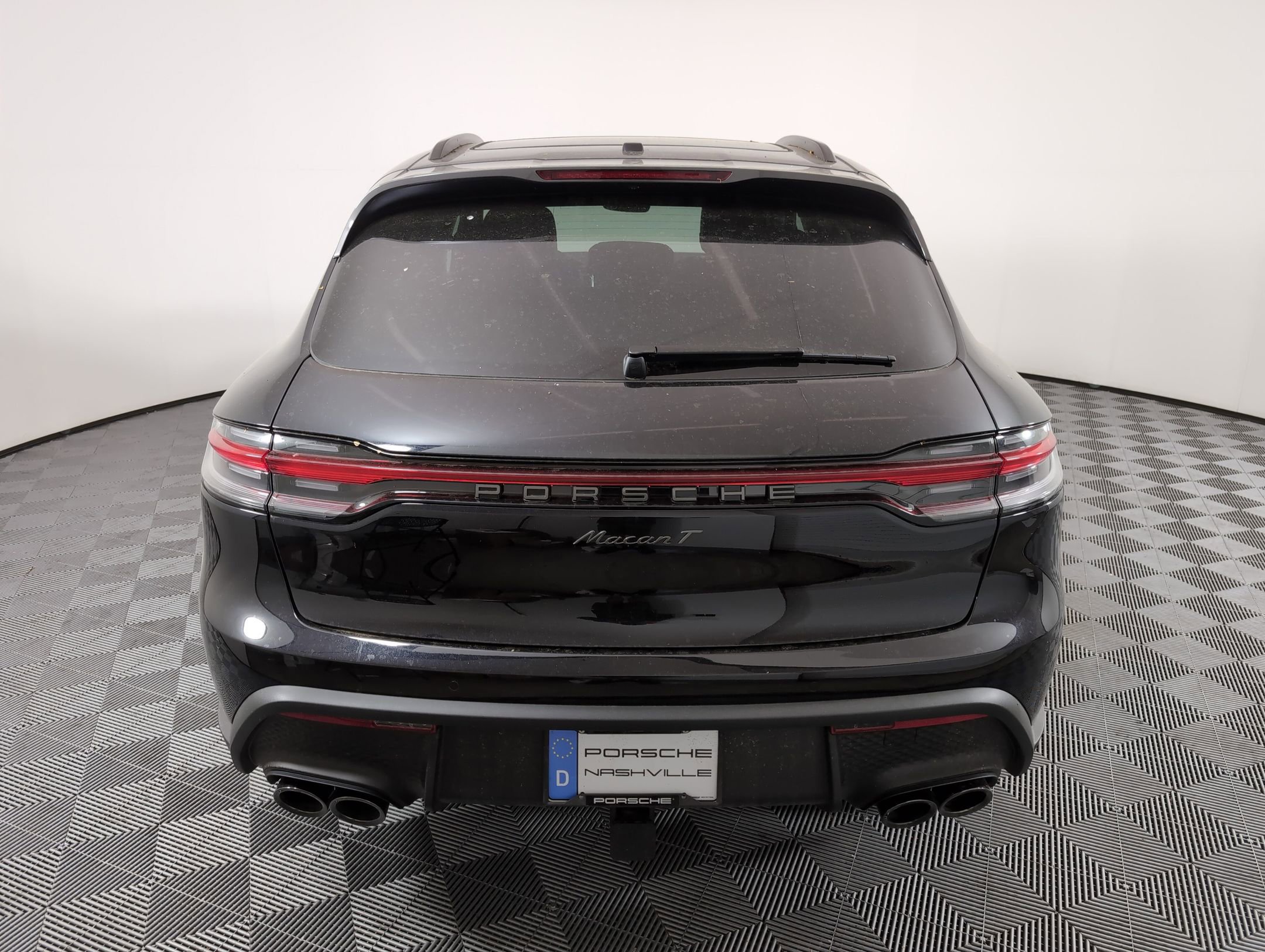 Certified 2025 Porsche Macan image 11