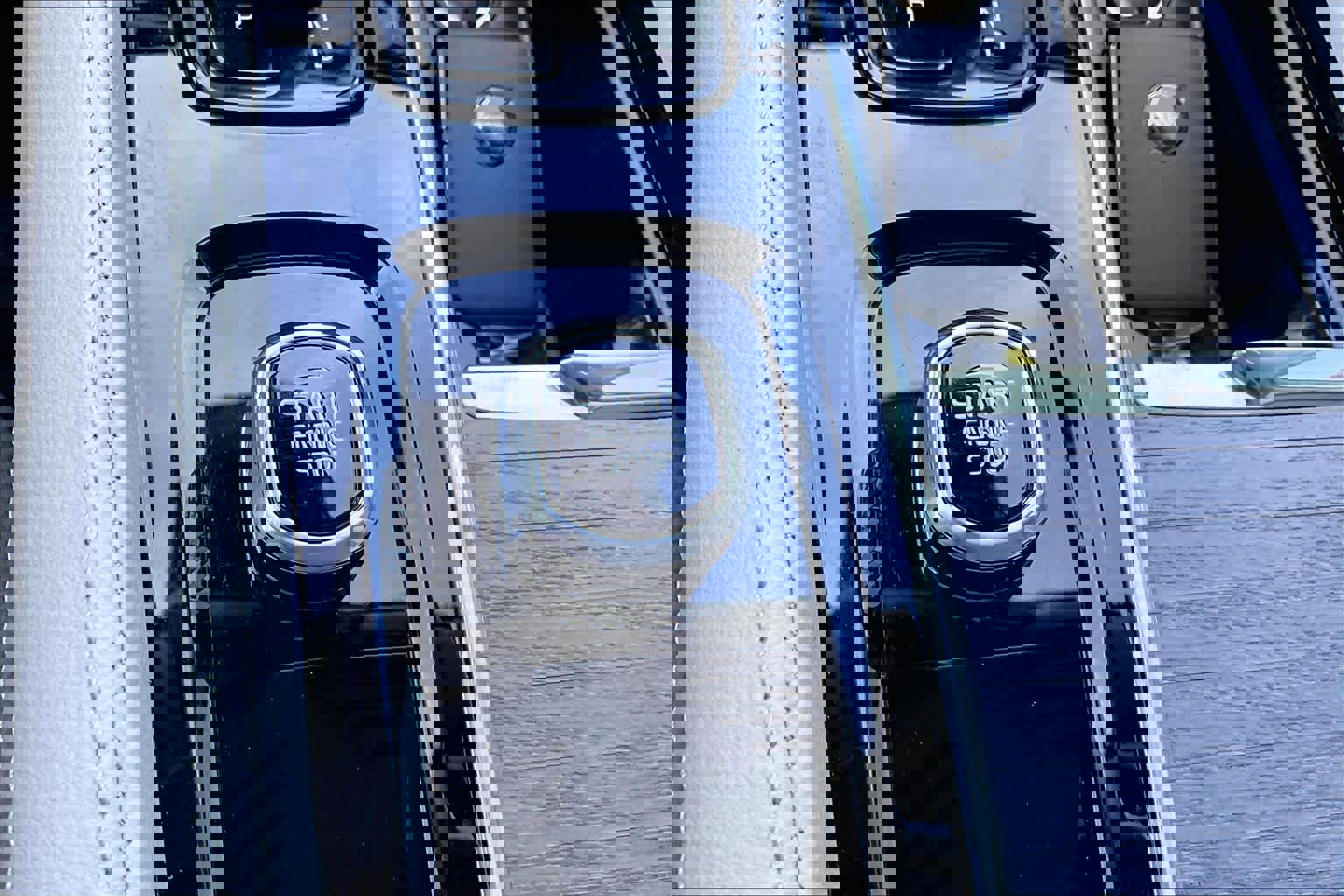 Used 2025 Volvo XC90 T8 Core w/ Climate Package image 33