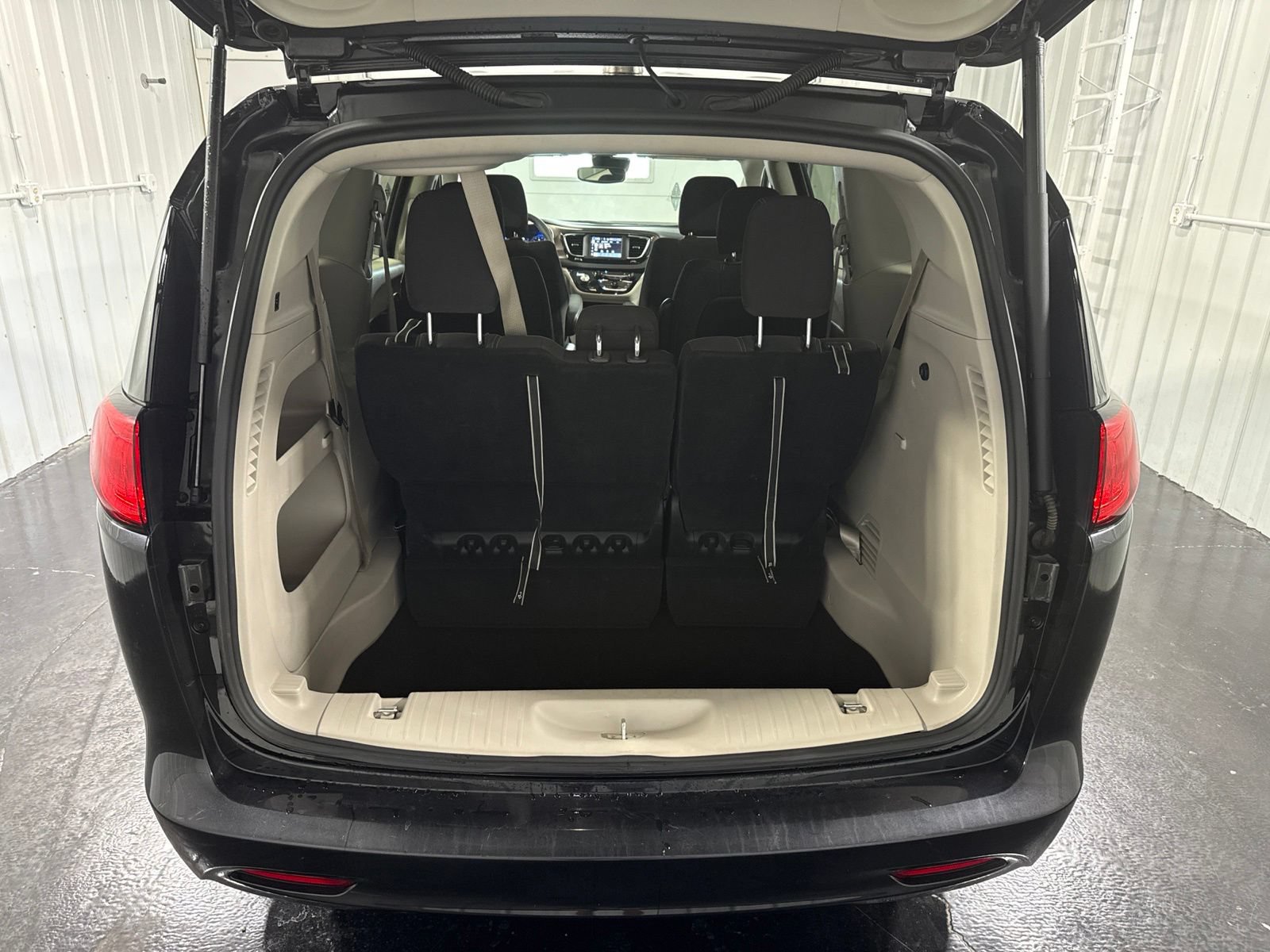 Used 2023 Chrysler Voyager LX FWD image 45