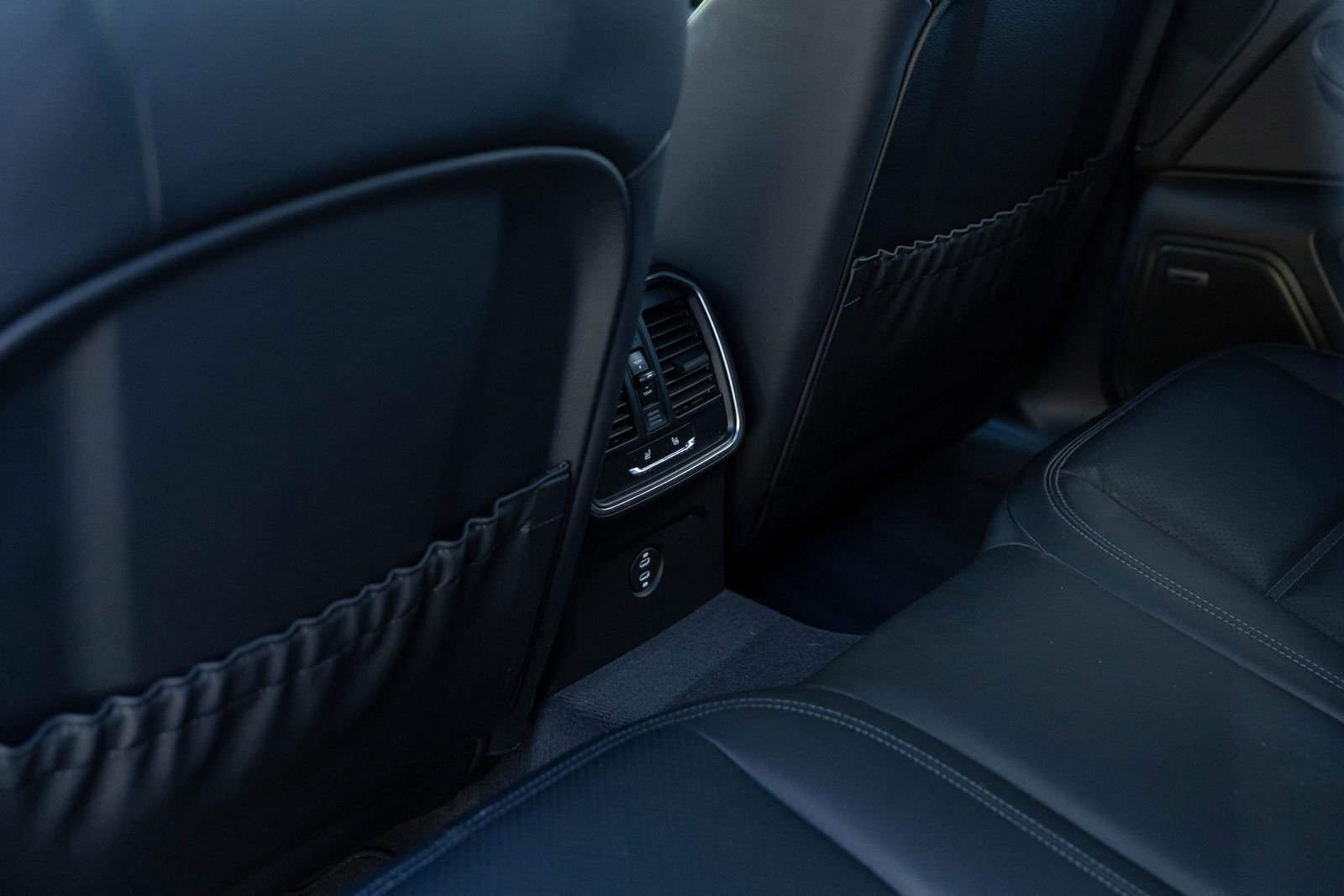 Certified 2025 Porsche Macan image 36