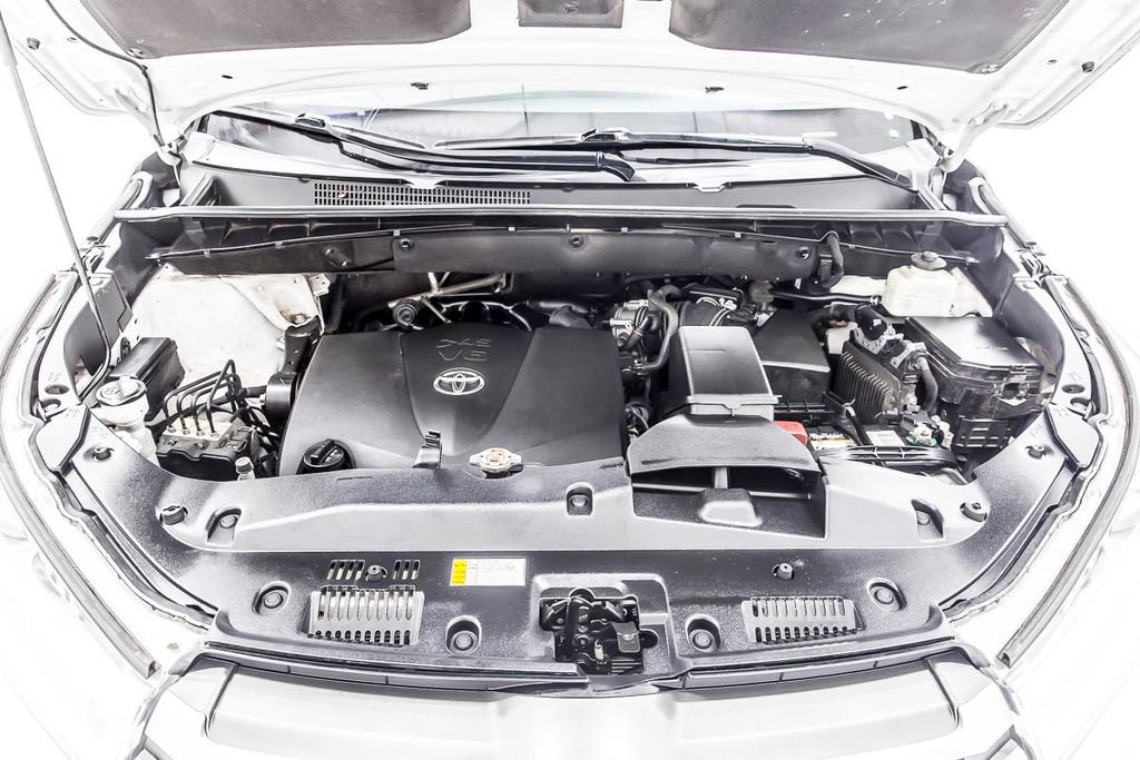 Used 2019 Toyota Highlander XLE AWD/4WD image 39