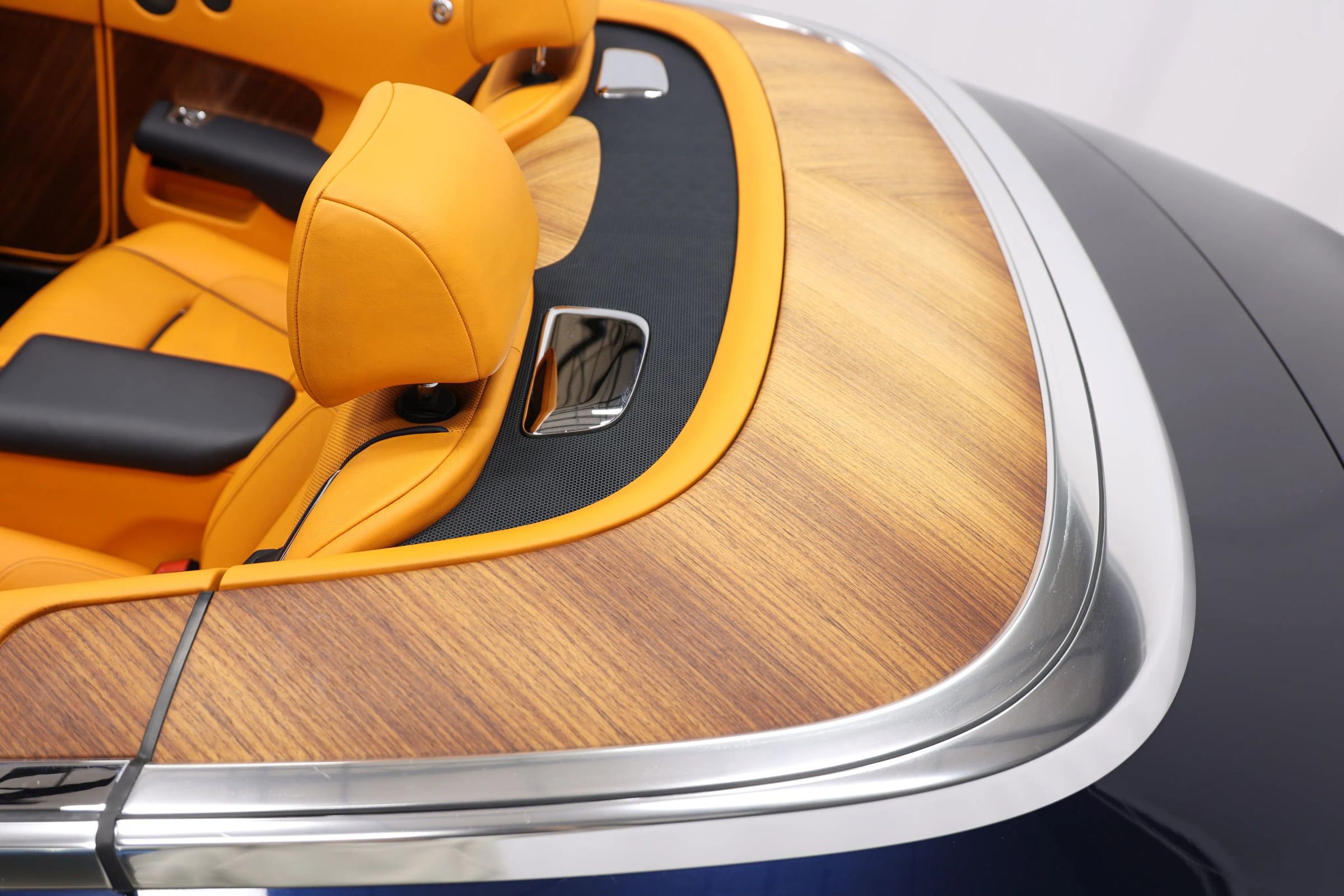 Used 2016 Rolls-Royce Dawn image 57