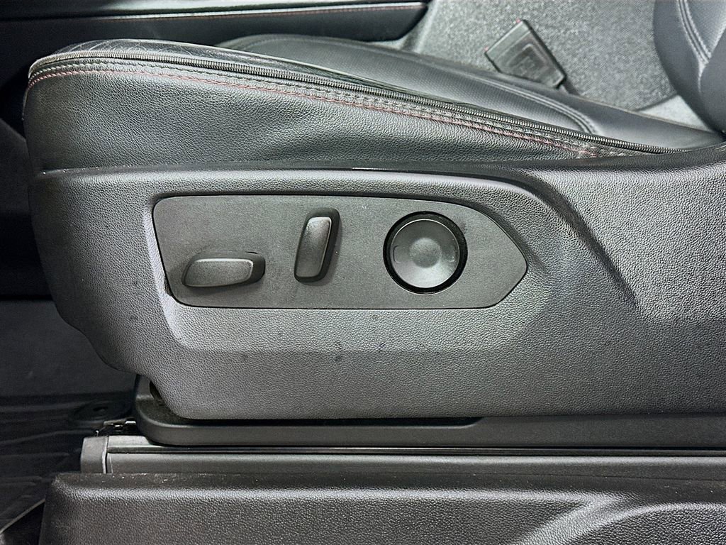 Used 2021 Chevrolet Suburban RST w/ Luxury Package image 23