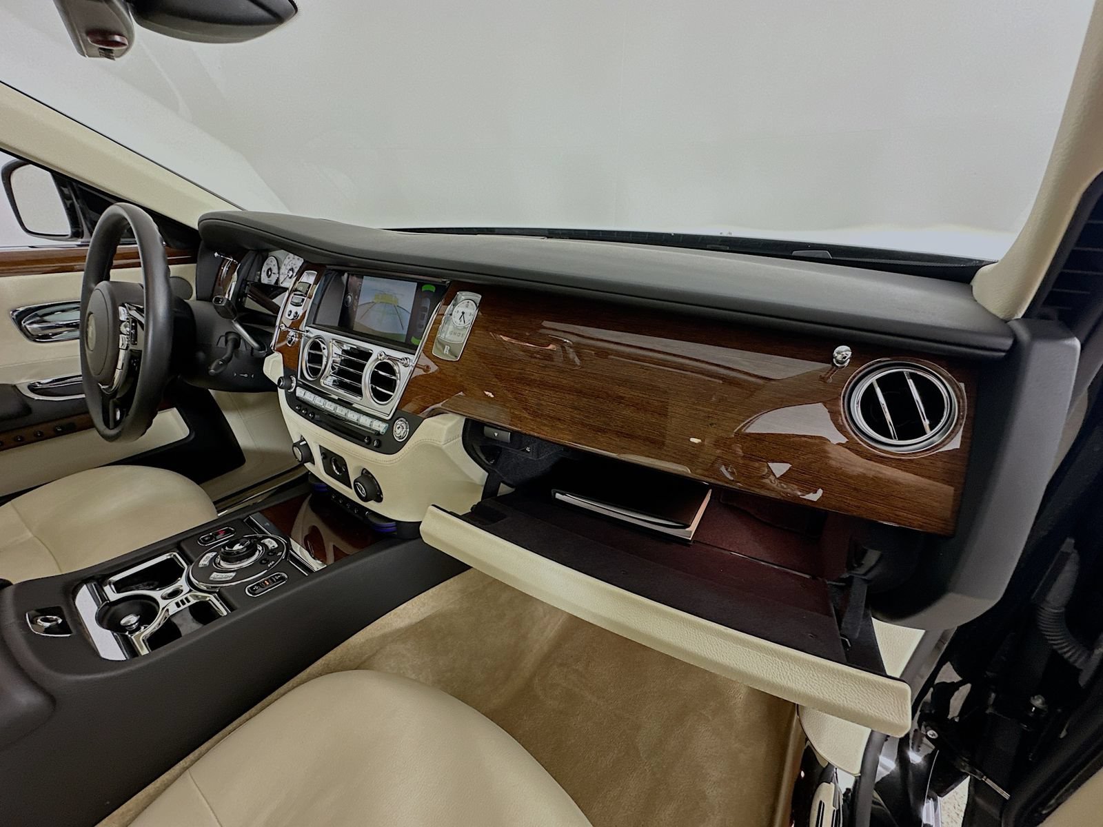 Used 2010 Rolls-Royce Ghost RWD image 49