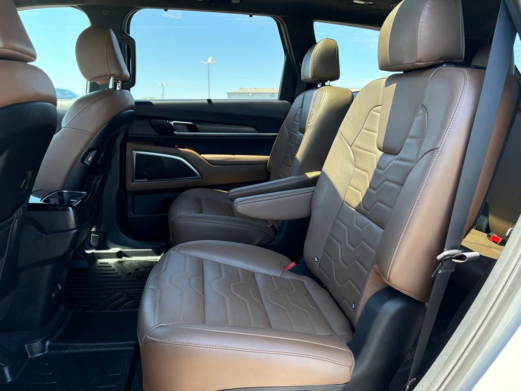 Used 2022 Kia Telluride SX w/ SX Prestige Package image 14
